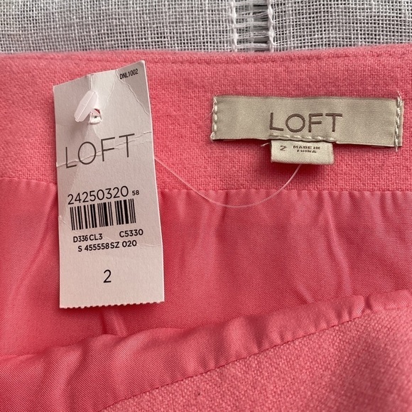 Loft NWT barbiecore pink pencil skirt with zipper embellishment. - Picture 4 of 14